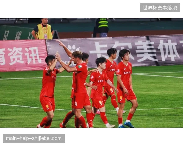 成都蓉城凭借稳定发挥逆转取胜，提前三轮锁定联赛半程冠军